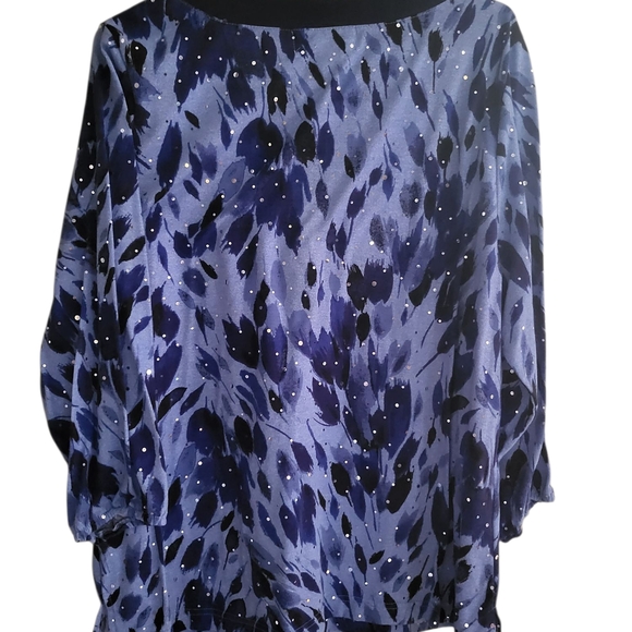 Cathy Daniels Blue and White Graphic 3/4 Sleeve Blouse - Picture 3 of 3